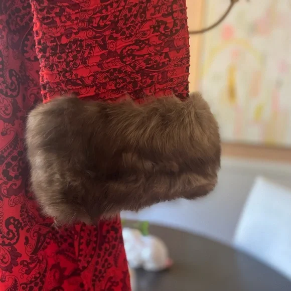 Vintage 1960’s Geoffrey Beene gown with mink cuffs - Picture 9 of 14